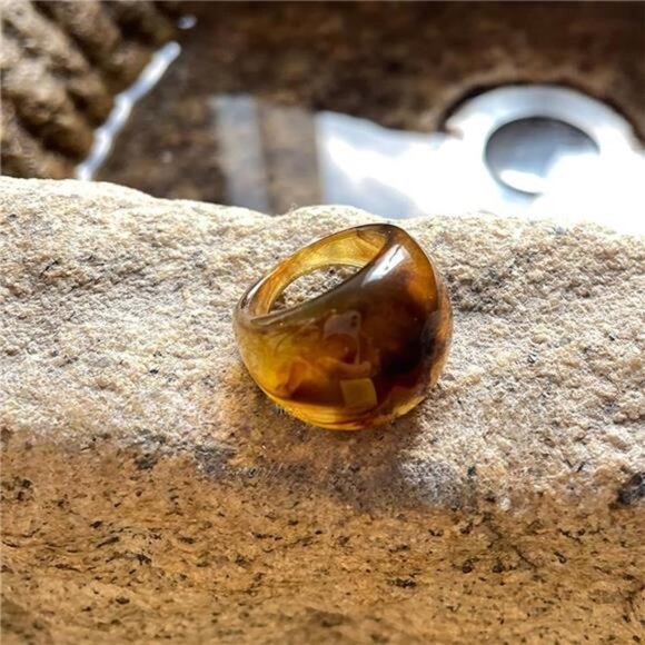 2pc Chunky Acrylic Resin Rings – Vintage Y2K Stackable Brown & White Ring Set - Picture 3 of 5